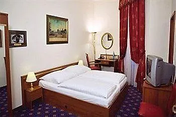 Hotel & Zarenhof Friedrichshain 4*