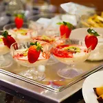 Hotel & Zarenhof Friedrichshain 4*