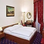 Hotel & Zarenhof Friedrichshain 4*