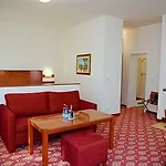 Hotel & Zarenhof Friedrichshain 4*