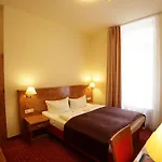 Hotel & Zarenhof Friedrichshain 4*