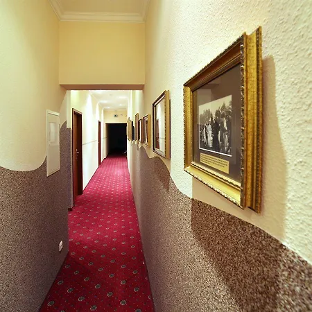 & Zarenhof Friedrichshain 4*