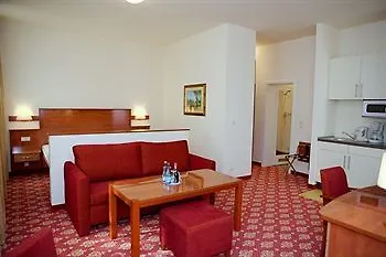 ホテル & Zarenhof Friedrichshain 4*